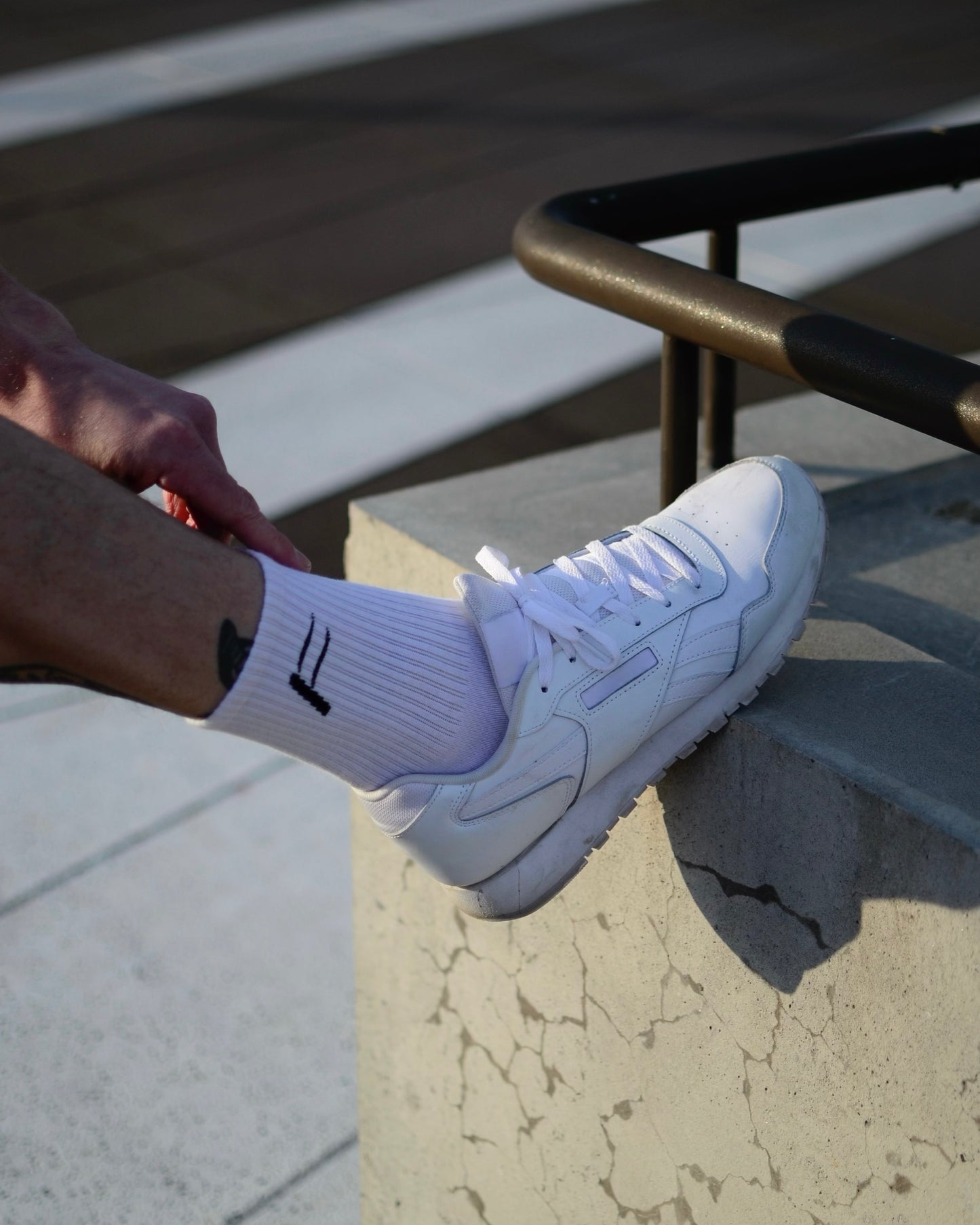 Fanatique Sportswear sportsokken, witte sportsokken met zwart logo